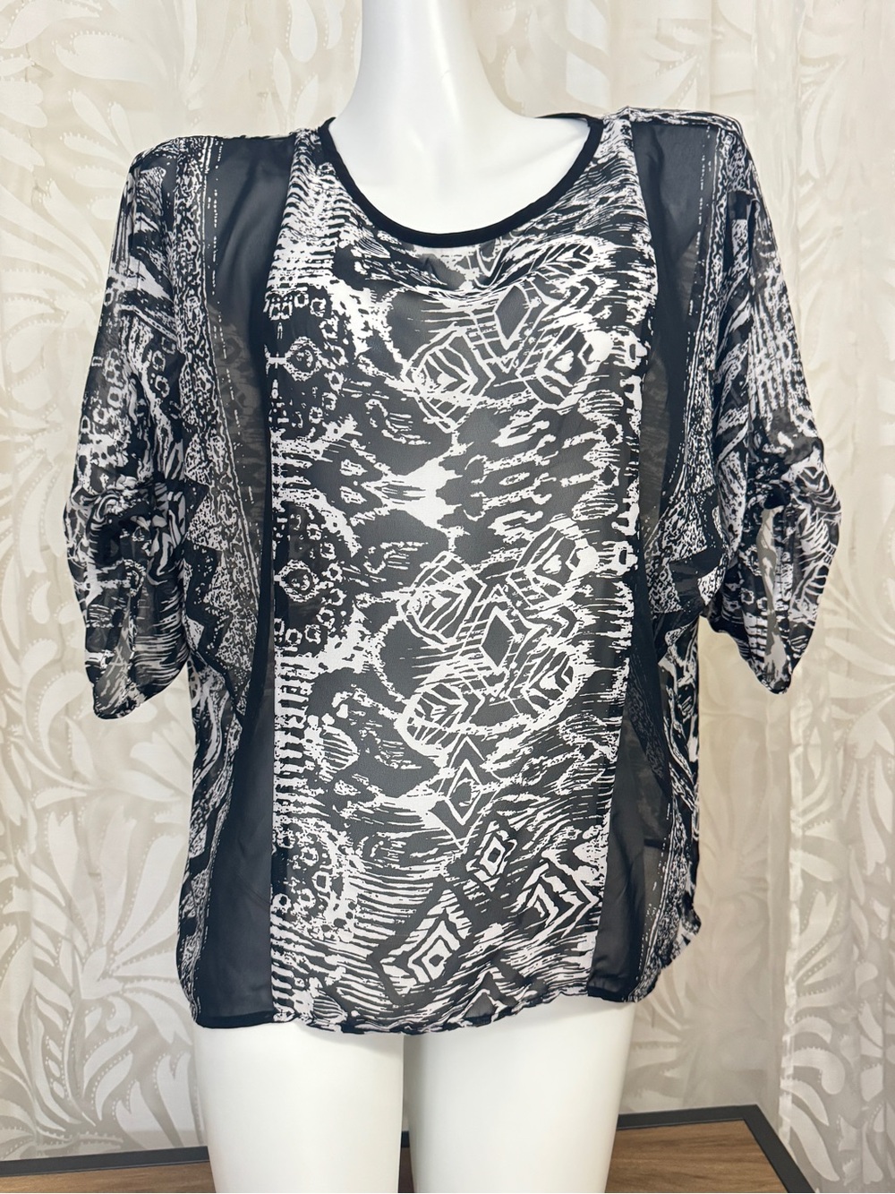 Black & White Printed Sheer Overlay Top 3/4 Sleeve M
